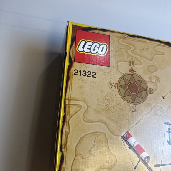 LEGO Ideas: Pirates of Barracuda Bay (21322) - Picture 4 of 6